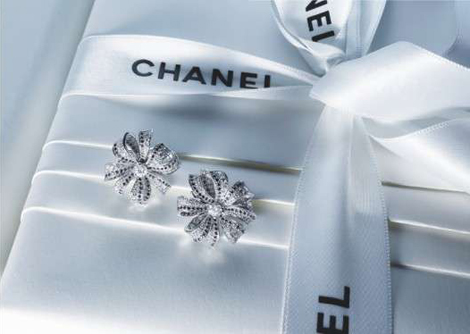 Новая коллекция Шанель Chanel Camelia Brode Holiday 2011